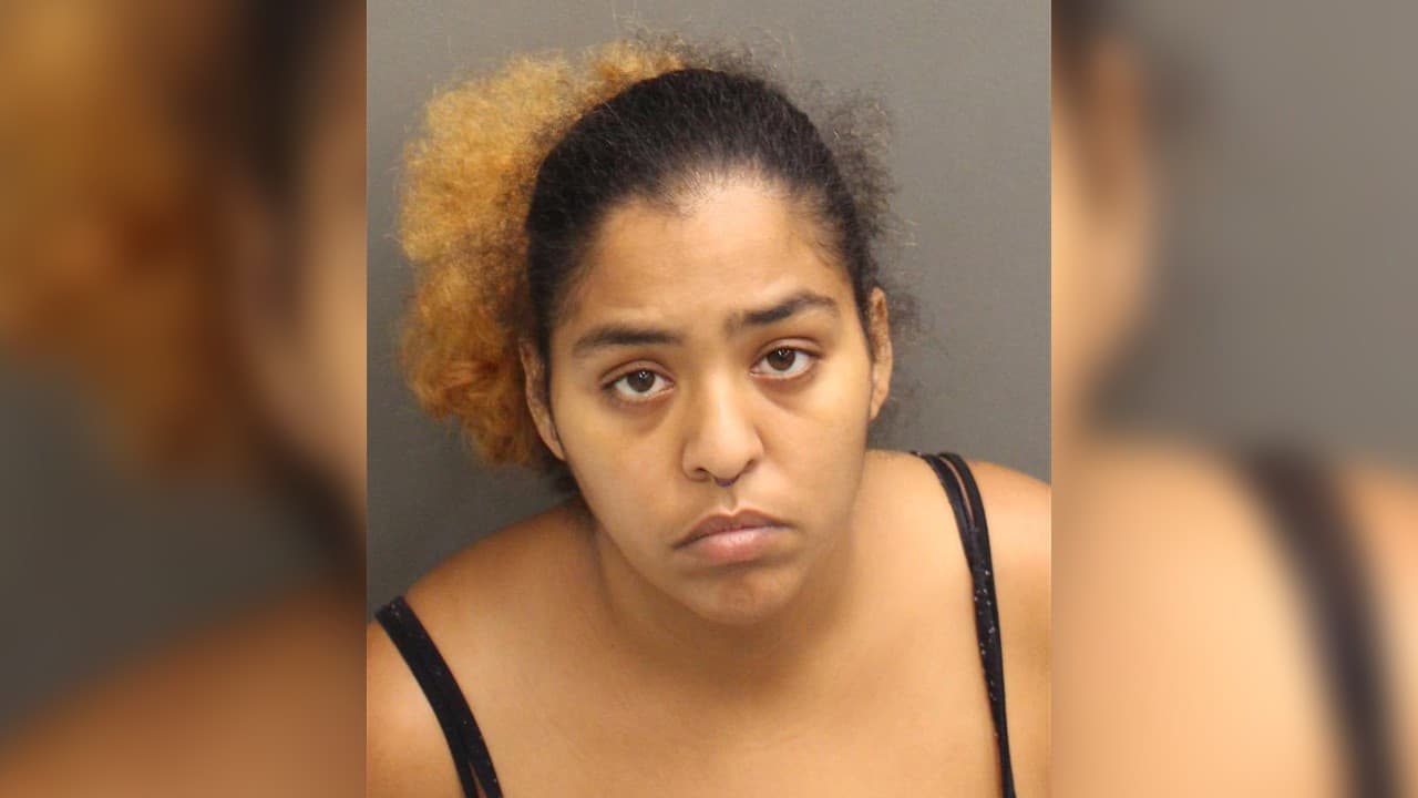 Arrestan a madre del niño de 2 años que mató con un arma a su padre