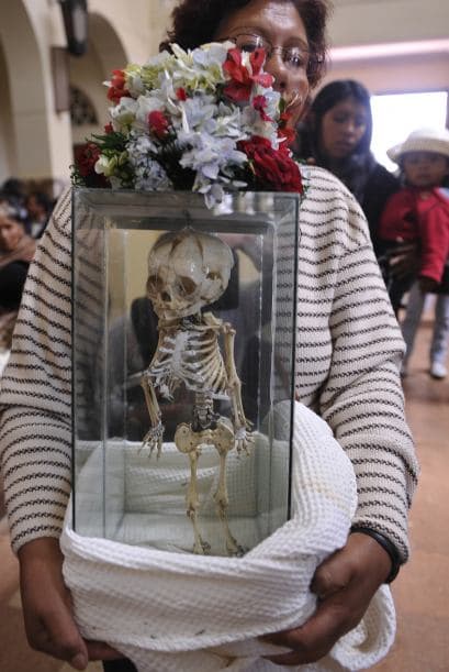 La festividad tomó en los últimos años tal envergadura que el arzobispo de La Paz, monseñor Edmundo Abastoflor, llamó a la feligresía a mantener sin contaminaciones la fe católica.