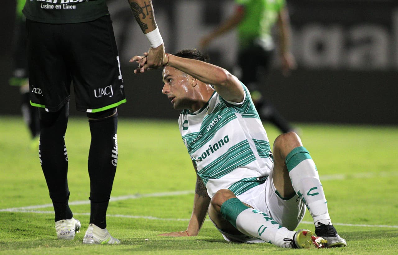 Ya en el segundo tiempo, Darío Lezcano (68’) adelantó a los locales por la vía penal.