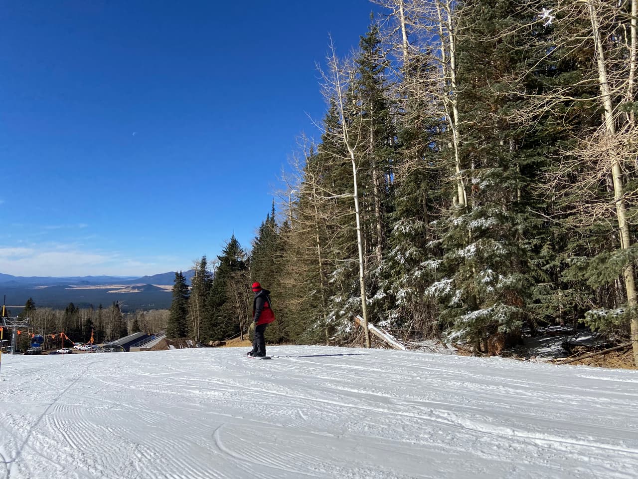 Arizona Snowbowl: este sitio esta ubicado en San Francisco, Arizona, a solo siete millas de Flagstaff, a dos horas de Phoenix y a 70 millas del Gran Cañón. El complejo abrió sus puertas en 1938 y es una de las áreas de esquí más antiguas del país.
<br>
