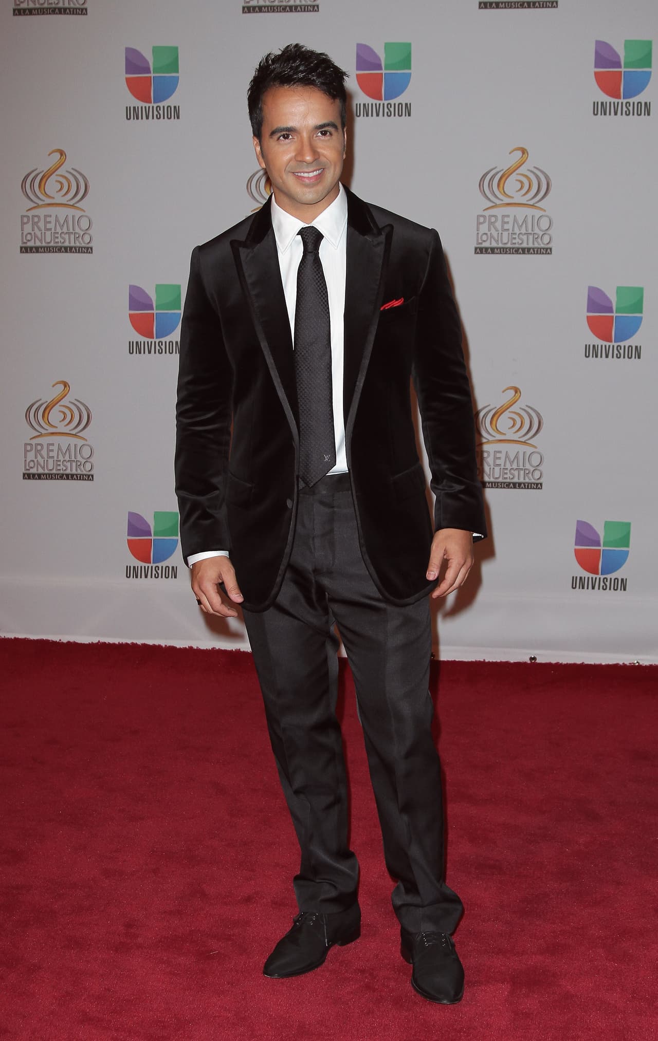 En 2012, Luis Fonsi acudió a Premio Lo Nuestro para poder cantar su sencillo 'Claridad'.