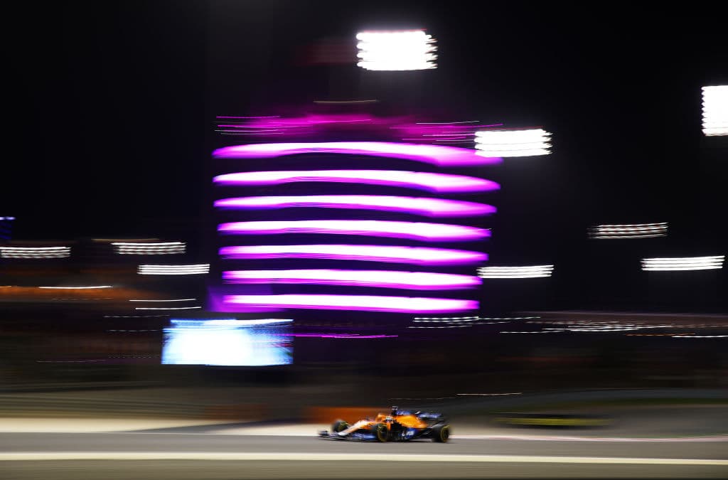 Inicia la Formula 1 con muchas sorpresas, Lewis Hamilton se corona campeón del primer Grand Prix del año, mientra que el mexicano Sergio Pérez, de ir en último lugar por un problema en su monoplaza, terminó quinto lugar en su debut con la escudería Red Bull. Su compañero Max Verstappen logró la segunda posición, mientras que Valtteri Bottas quedó en tercer lugar con Mercedes Benz.