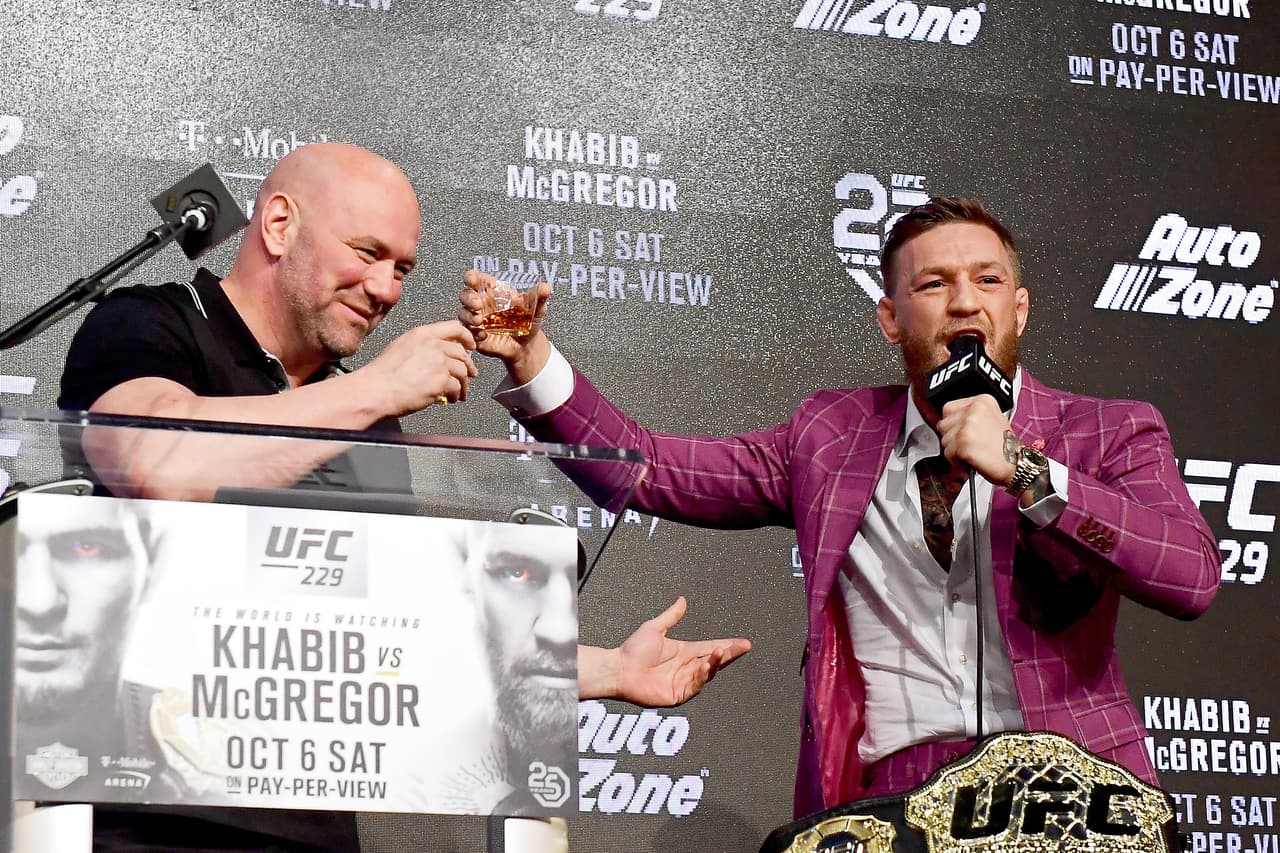 McGregor, de buena relación con el presidente de UFC, Dana White, tuvo un incidente de agresión a un bus con luchadores y eso generó por momentos un distanciamiento con esa empresa.