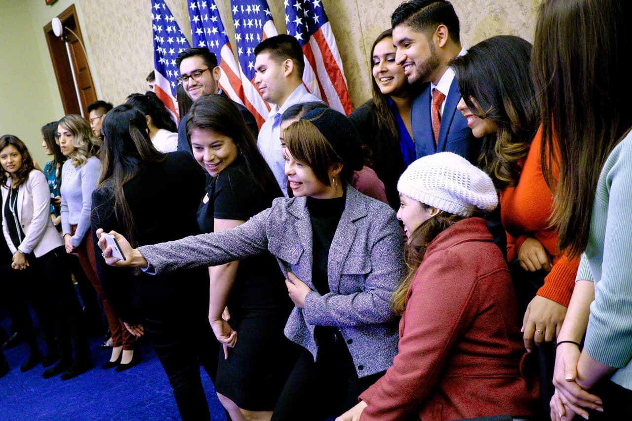 Los dreamers, presentes en el Congreso. Un grupo de beneficiarios del programa DACA, del cual el gobierno anunció la cancelación en septiembre de 2016, fueron invitados por la bancada del Partido Demócrata y estarán frente al presidente Donald Trump.