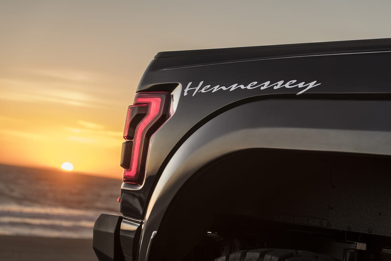 Así como el nombre de Hennessey.