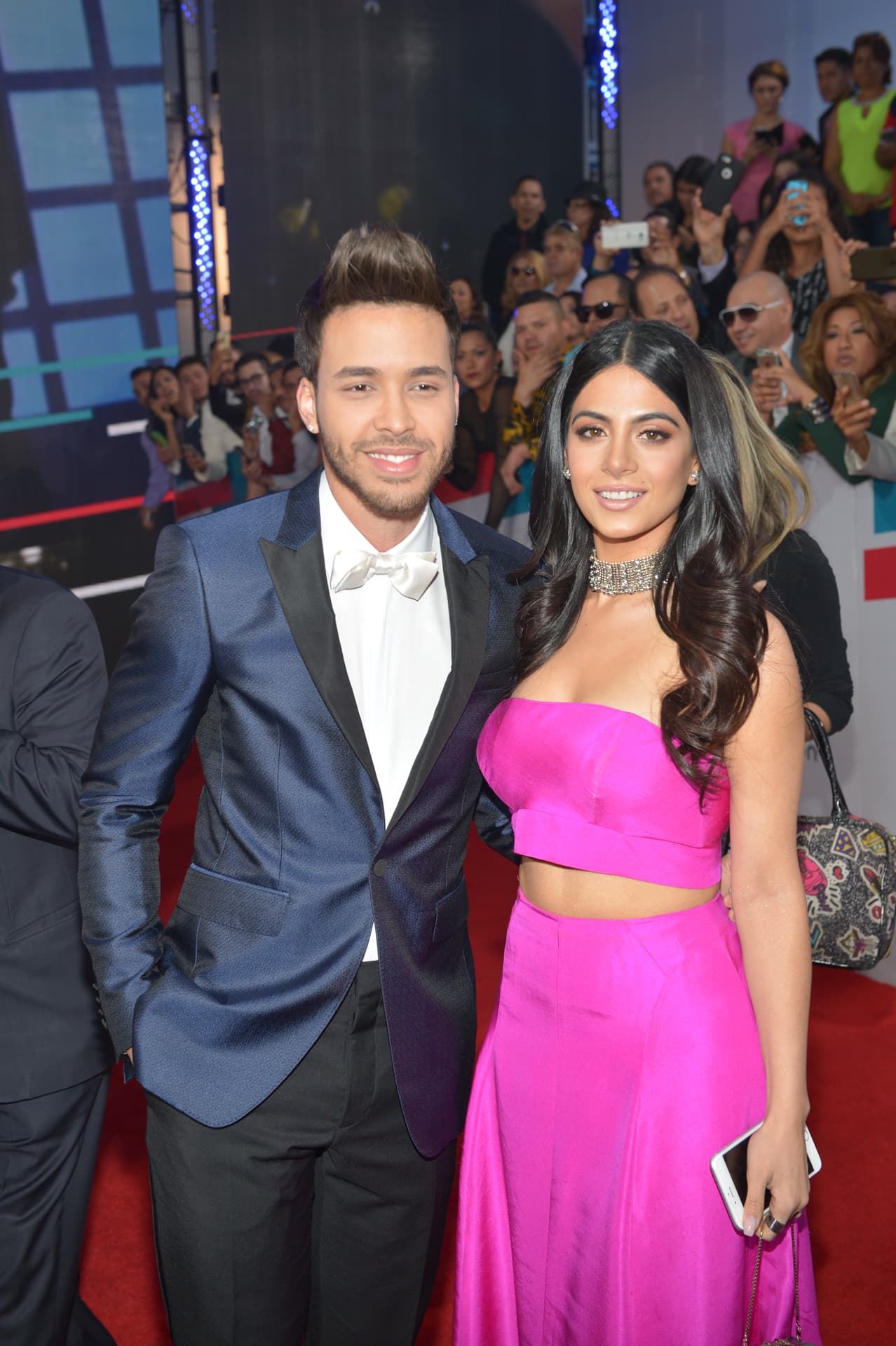 Royce dejó a todos conla boca abierta cuando apareció en la alfombra roja de los Latin GRAMMY al lado de esta espectacular mujer.