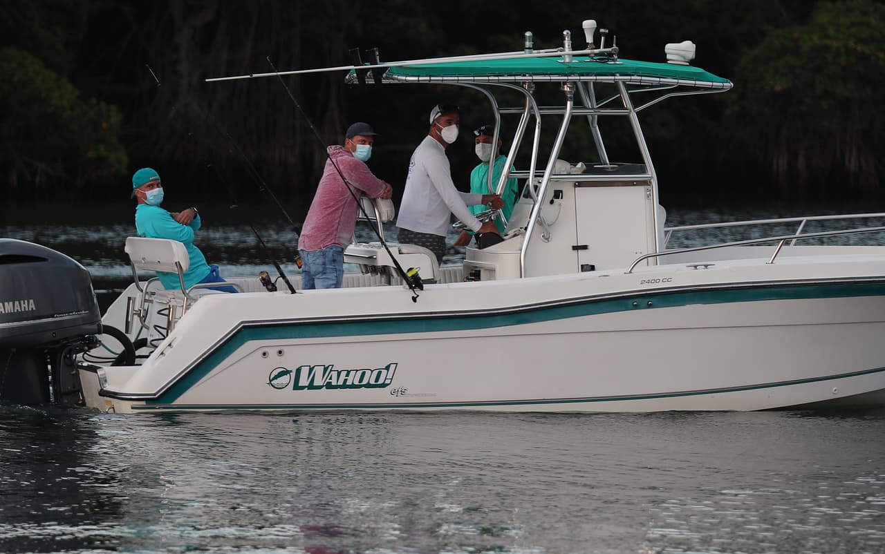 Los botes no tendrán que anclar a 50 pies de distancia y no tendrán limite de ocupantes según su tamaño. 
<br>