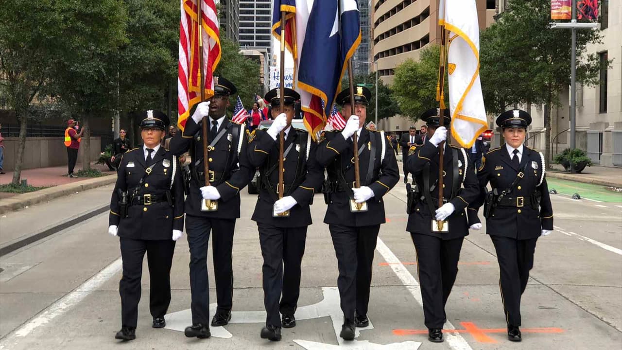 Hubo un momento de silencio en memoria del aniversario 101 de la firma del Armisticio, que derivó en el final de la Primera Guerra Mundial.