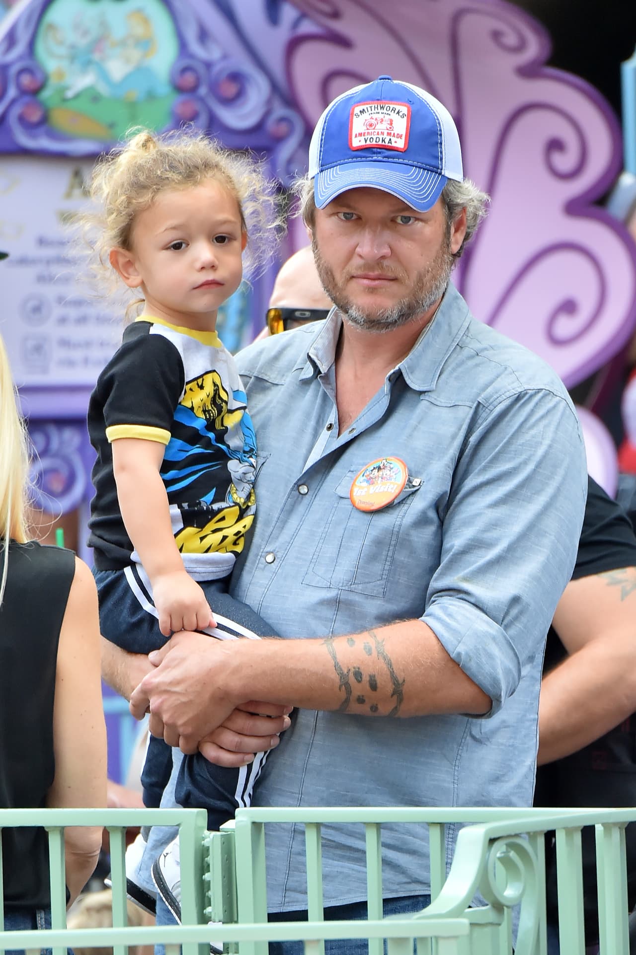 Y Blake se encargó de cuidar al pequeñín Apollo.