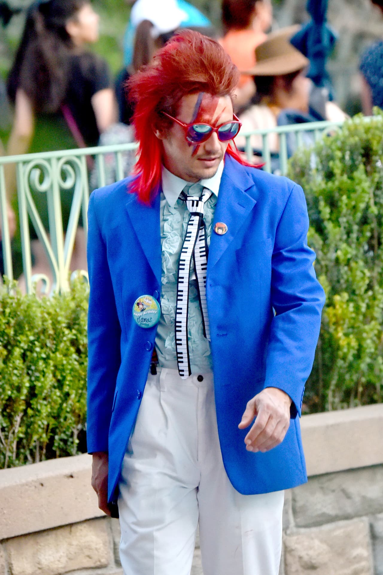 ¿Será su manera de honrar al difunto cantante o es para un proyecto?