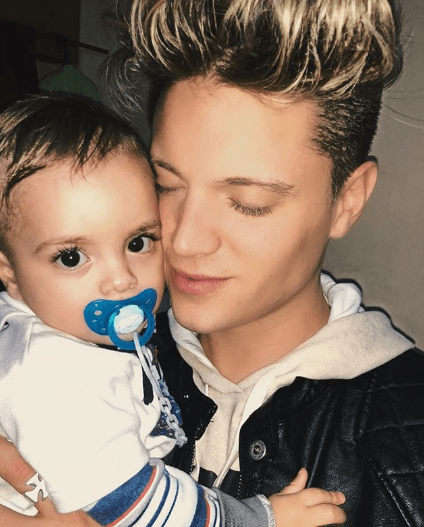 Tiene un sobrino y se llama Benjamín.