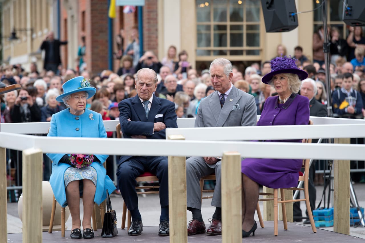 Fue acompañada por su esposo, el Duque Felipe, así como su hijo el príncipe Carlos y Camila, la Duquesa de Cornwall.