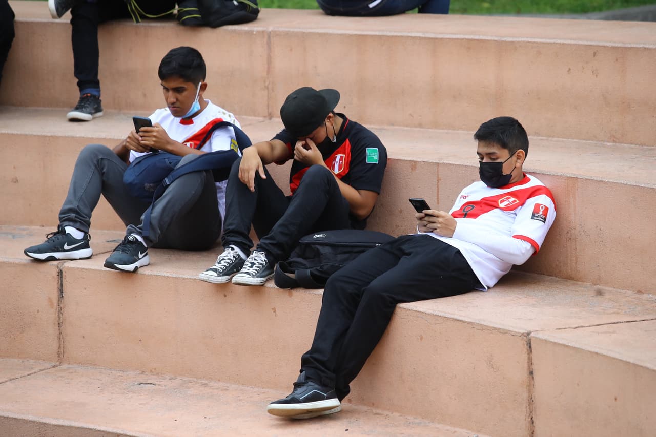 En Doha y en Lima, la tristeza se apoderó de los peruanos tras la eliminación de Perú rumbo al Mundial de Qatar 2022 al caer en penales ante Australia.