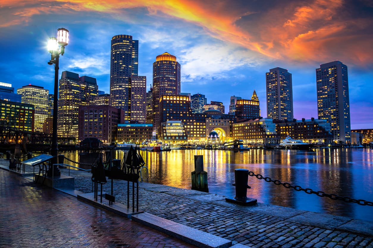 <b>Puesto 2: Boston, Massachusetts. </b>
<br>
<br>Boston registró el segundo alquiler más alto del país. La tarifa de renta promedio pasó de $ 4,164 en 2021 
<b>a $ 4,878 en 2022.</b> Rent.com apunta que el 
<b>aumento anual de alquiler representa un 17.14%.</b>