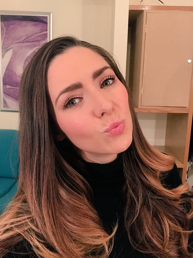 Ariadne también ha sido la protagonista de videos musicales. Los temas 'Incondicional' de Prince Royce y 'Cuando estás de buenas' del grupo Pesado han contado con su participación.