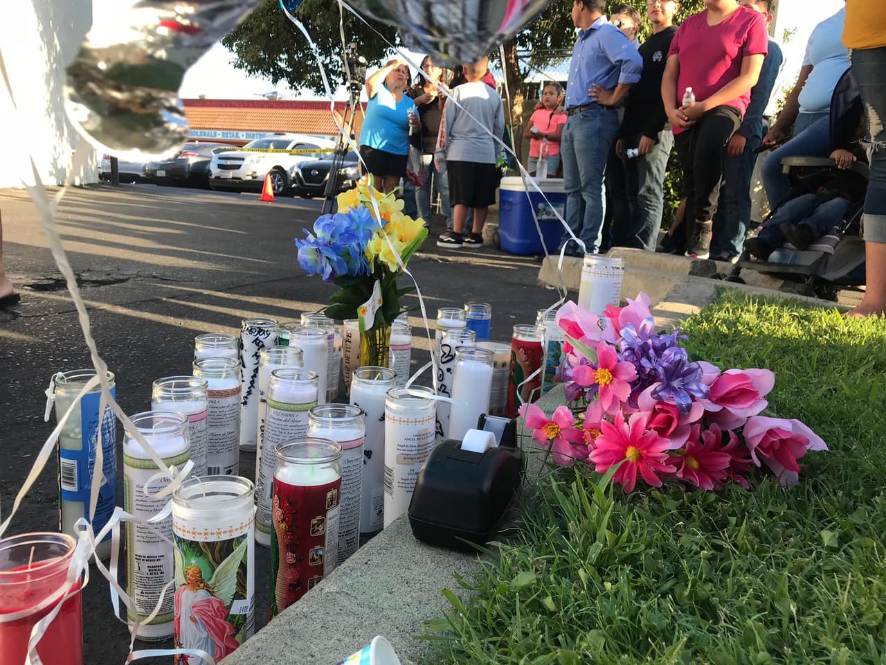 La vigilia reunió a cientos de personas que no esperaban esta rápida partida, ni familiares ni amigos, tampoco sus companeros de trabajo del restaurante Chipotle de Westchester Center, en Fresno.