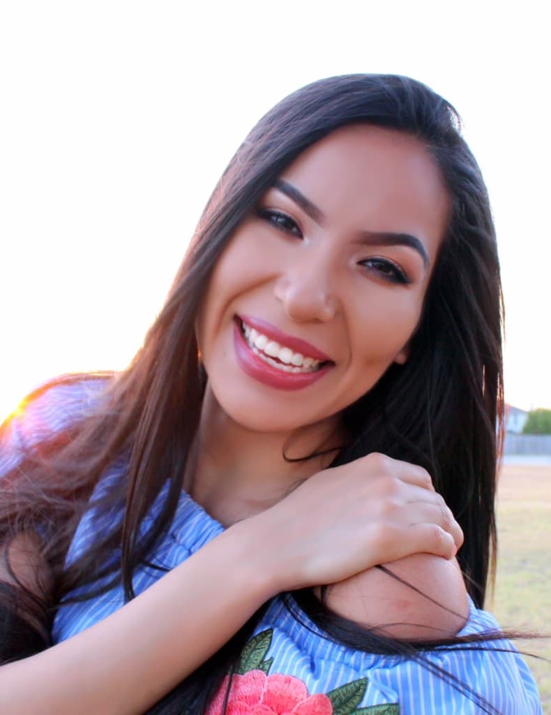 Dalia, 24 años, México. Es productora y le gusta tocar la guitarra.