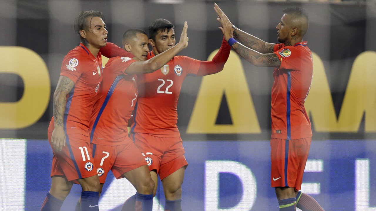 El campeón Chile será el rival de México en cuartos de final al eliminar a Panamá