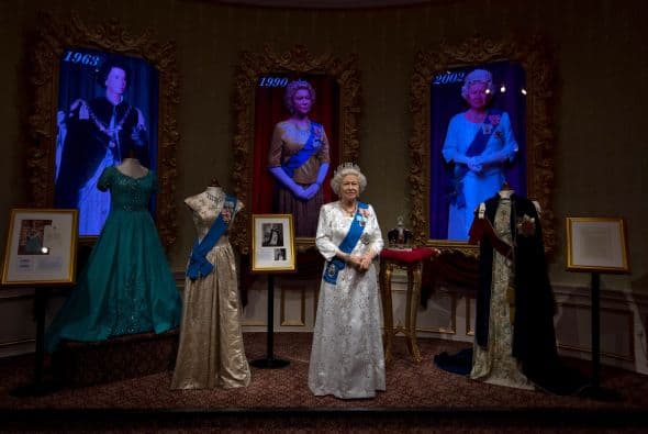 Madame Tussauds con la figura de cera de la reina.