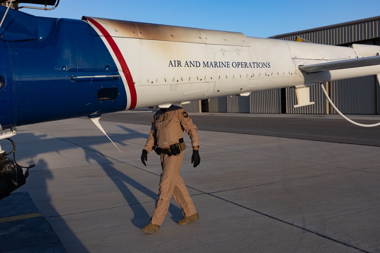 La flota de hélicopteros de CBP están ubicadas dentro de la Base Aérea Davis Monthan en Tucson, desde allí salen las aeronaves para buscar indocumentados y realizar rescates.