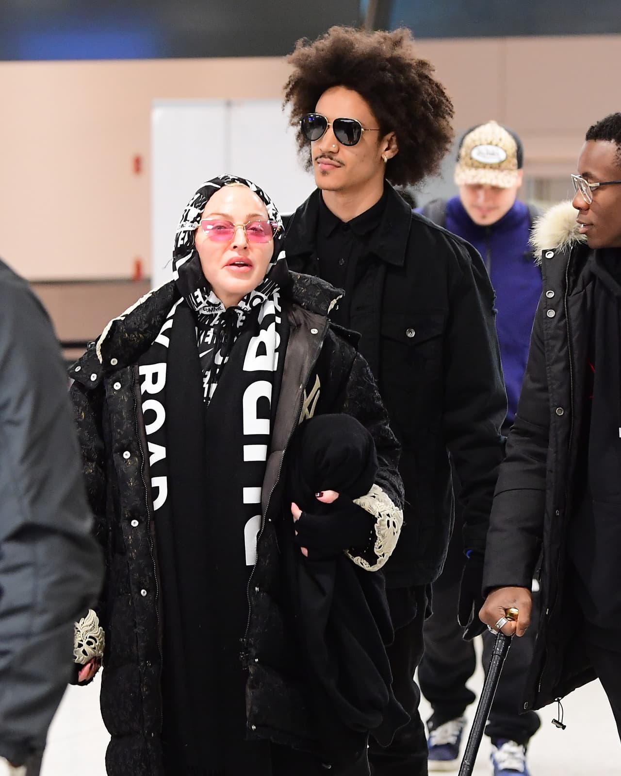 TMZ señaló que Madonna 
<b><a href="https://www.univision.com/radio/radio-nacional/madonna-le-ofrecio-20-millones-de-dolares-a-dennis-rodman-porque-queria-un-hijo-de-el-video" target="_blank">conoció a los padres de Williams</a></b> en septiembre pasado en Nueva York, después de uno de sus conciertos. 
<br>