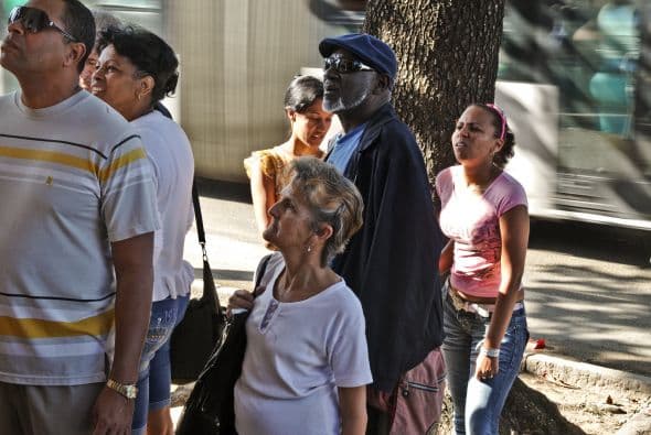 La isla se encuentra en un proceso de cambios en sectores claves de su economía: las autoridades anunciaron el recorte de medio millón de puestos de trabajos estatales y la apertura y ampliación de licencias para el ejercicio de actividades independientes, un proceso impensable hasta hace poco en el marco de un sistema comunista.