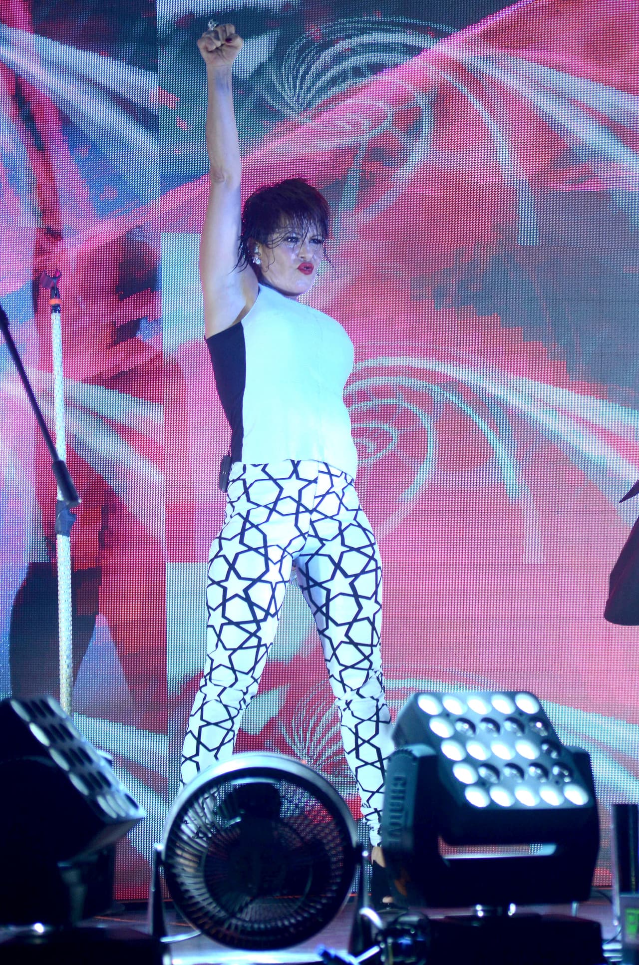 “El 23 daré show en Aguascalientes y estreno gira el 17 de mayo en Los Ángeles”, 
<b><a href="https://twitter.com/deprimeramano/status/1115679448114708481" target="_blank">comentó Alejandra para el programa ‘De primera mano’. </a></b>