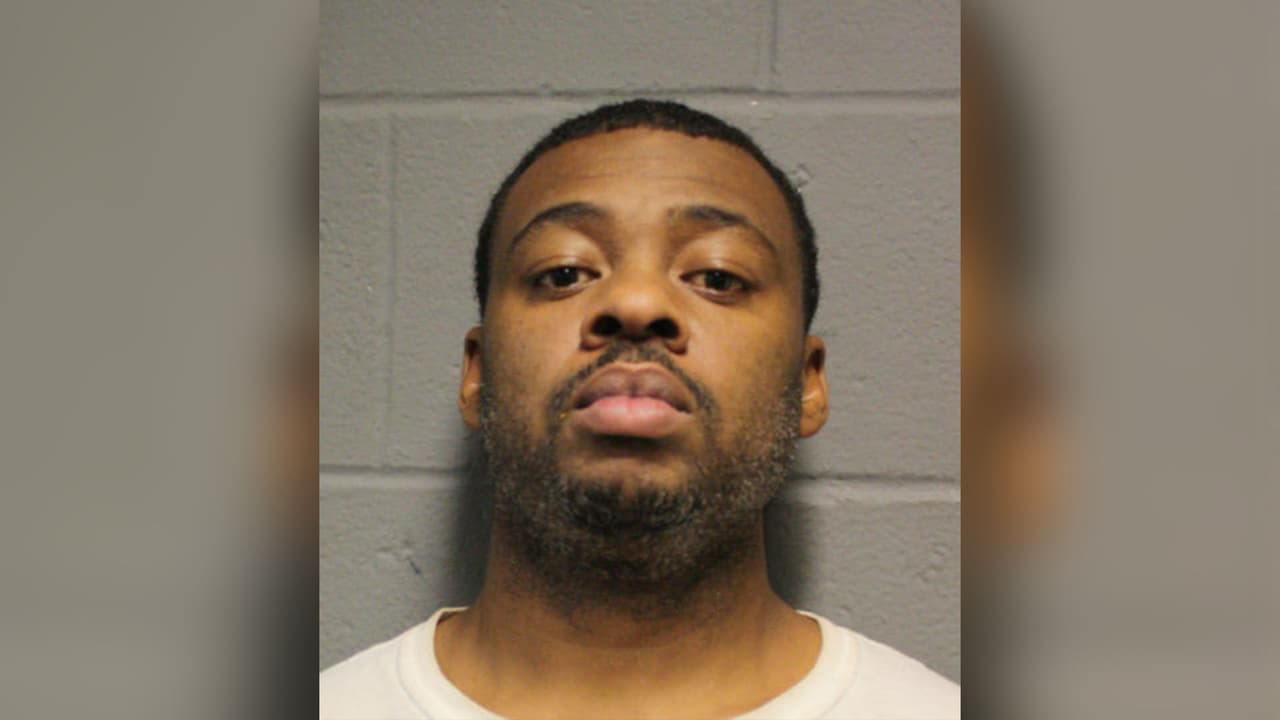 Terry James Calhoun, 39 años. Tiene tres condenas por delitos graves en el condado Harris. El más reciente fue no cumplir su registro como delincuente sexual en 2017. Última ubicación conocida: Baytown, Texas. Orden de arresto # 1651599.