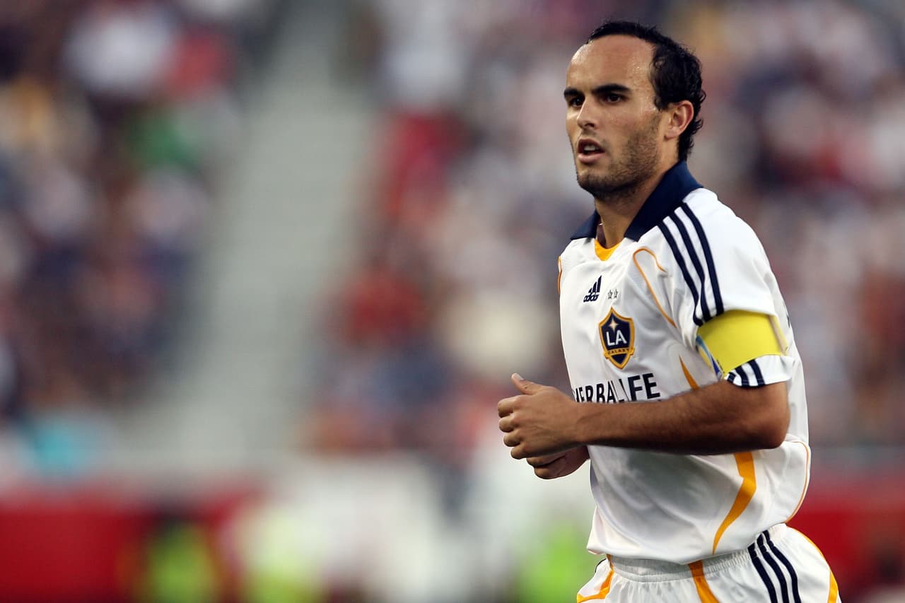 FIFA 07 Landon Donovan, excapitán de Los Angeles Galaxy, fue la figura que apareció junto al mexicano Francisco Fonseca y al brasileño Ronaldinho (solamente en EEUU) para la portada de este año. El estadounidense es reconocido mundialmente y ganó el Balón de Oro en la Copa de Oro de la CONCACAF en 2013. Donovan ha sido el máximo goleador histórico de la selección de Estados Unidos con 57 goles.