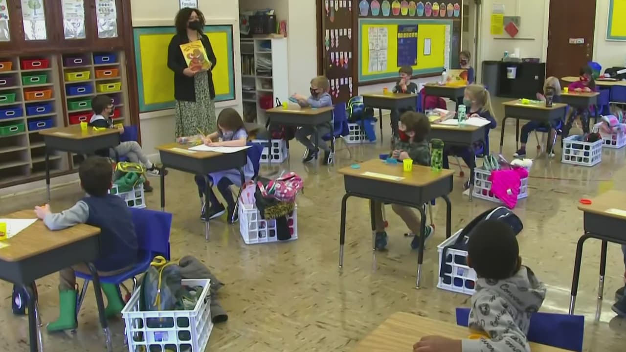 Maestros de California deben recibir la vacuna o mostrar prueba negativa semanal de coronavirus 