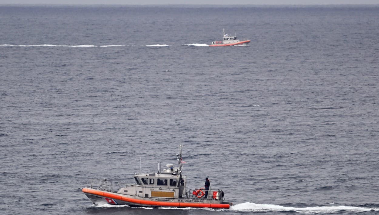 Una avioneta con tres personas a bordo cae cerca de Point Pinos: Guardia Costera recupera dos cuerpos