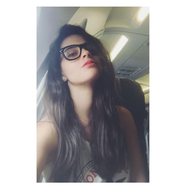 Es una mujer llena de encantos y con un atractivo al límite.