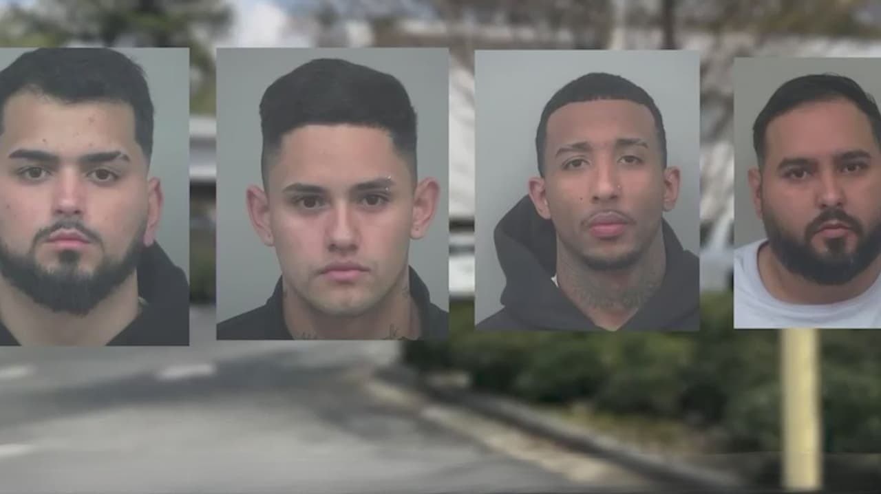 Comparecen presuntos miembros de banda dedicada al robo de autos en Atlanta