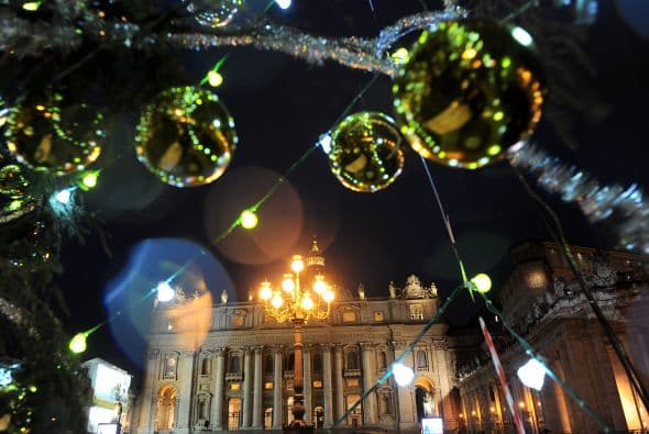 En el montaje se reconocerán a las iglesias rupestre Convicinio de San Antonio y la de San Nicolás de los Griegos mientras, por encima de los techos, destacará el campanario de San Pedro Barisano.