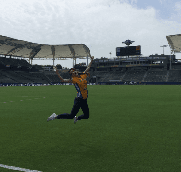 El deporte es pasión y Cristy Bernal, esposa de Alan Tacher mostró que lleva bien puesta la camiseta de su equipo de fútbol.