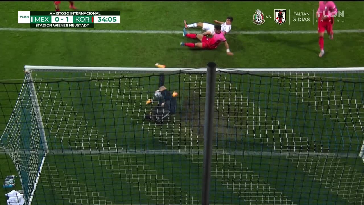 ¡TIRO ATAJADO! disparo por Hirving Lozano.