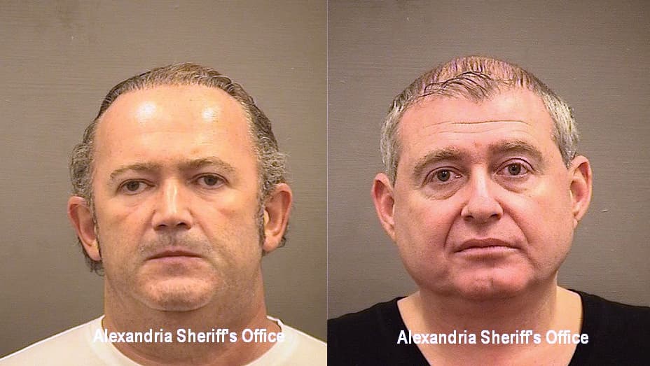 <b>Igor Fruman y Lev Parnas, asociados de Rudolph Giuliani.</b> Fueron arrestados el 9 de octubre de 2019 bajo cargos de violación de leyes de campaña. Según la acusación, armaron una conspiración para donar cientos de miles de dólares a las campañas de congresistas estadounidenses en las elecciones de 2018 a cambio de influencia para funcionarios del gobierno de Ucrania. 
<a href="https://www.univision.com/noticias/politica/como-el-arresto-de-dos-asociados-del-abogado-de-trump-destapa-un-nuevo-escandalo-por-la-influencia-extranjera-en-las-elecciones">El arresto ha destapado una red de compra de influencia extranjera en las elecciones y política estadounidense</a> que va al centro de la investigación de 
<i>impeachment</i> del presidente 
<a href="https://www.univision.com/temas/donald-trump">Donald Trump</a>, pero también abarca congresistas y miembros del gabinete y círculo cercano del presidente.