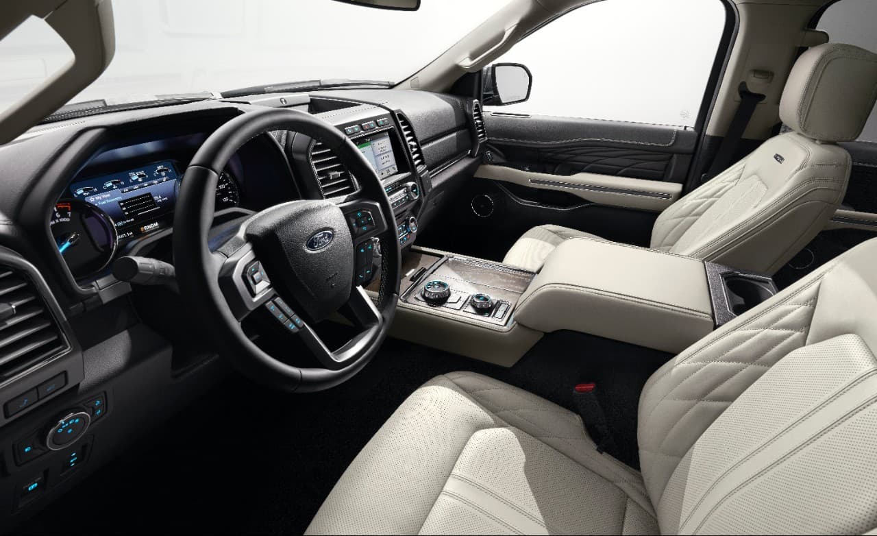 A pesar de la similitud del diseño interior de la Ford Expedition 2018 con el de la F-150, la nueva SUV es notoriamente más lujosa y opulenta.