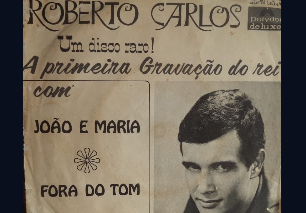 En 1959, bajo la firma de Polydor publica su primer trabajo titulado 'Joāo e Maria/Fora do Tom', el cual fracasó de manera rotunda y lo llevó a reflexionar sobre el rumbo que debía tomar su carrera.