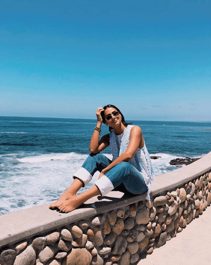 Notni publicó una imagen en la que sostenía una estrella de mar entre sus manos y, ante los comentarios negativos de sus seguidores por supuestamente poner en peligro la vida del animal marino, la actriz decidió eliminar la instántanea.