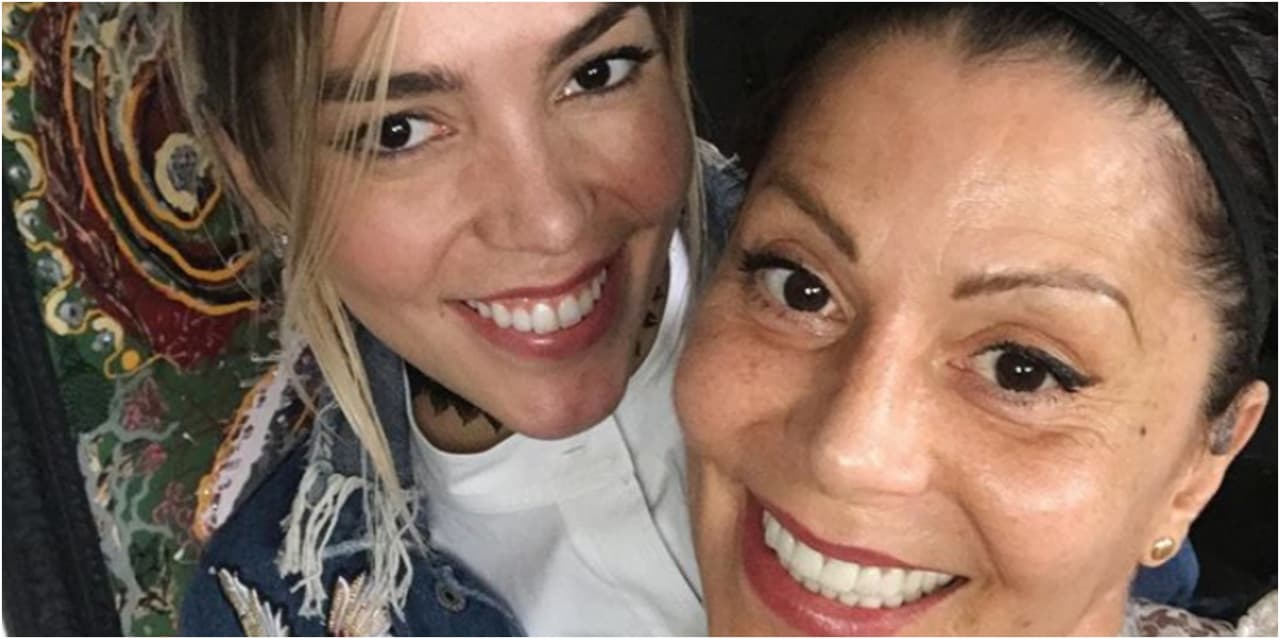 <h3 class="cms-H3-H3">2- Tarea de dos:</h3>
<br>La intérprete explicó que para que la relación entre ambas mejore es necesario que cada una se dé cuenta de su tarea en la vida: "Ella es la que tiene que trabajar sus cosas, yo ya trabajo con las mías, y 
<b>cada quien tiene su tarea en la vida</b>".