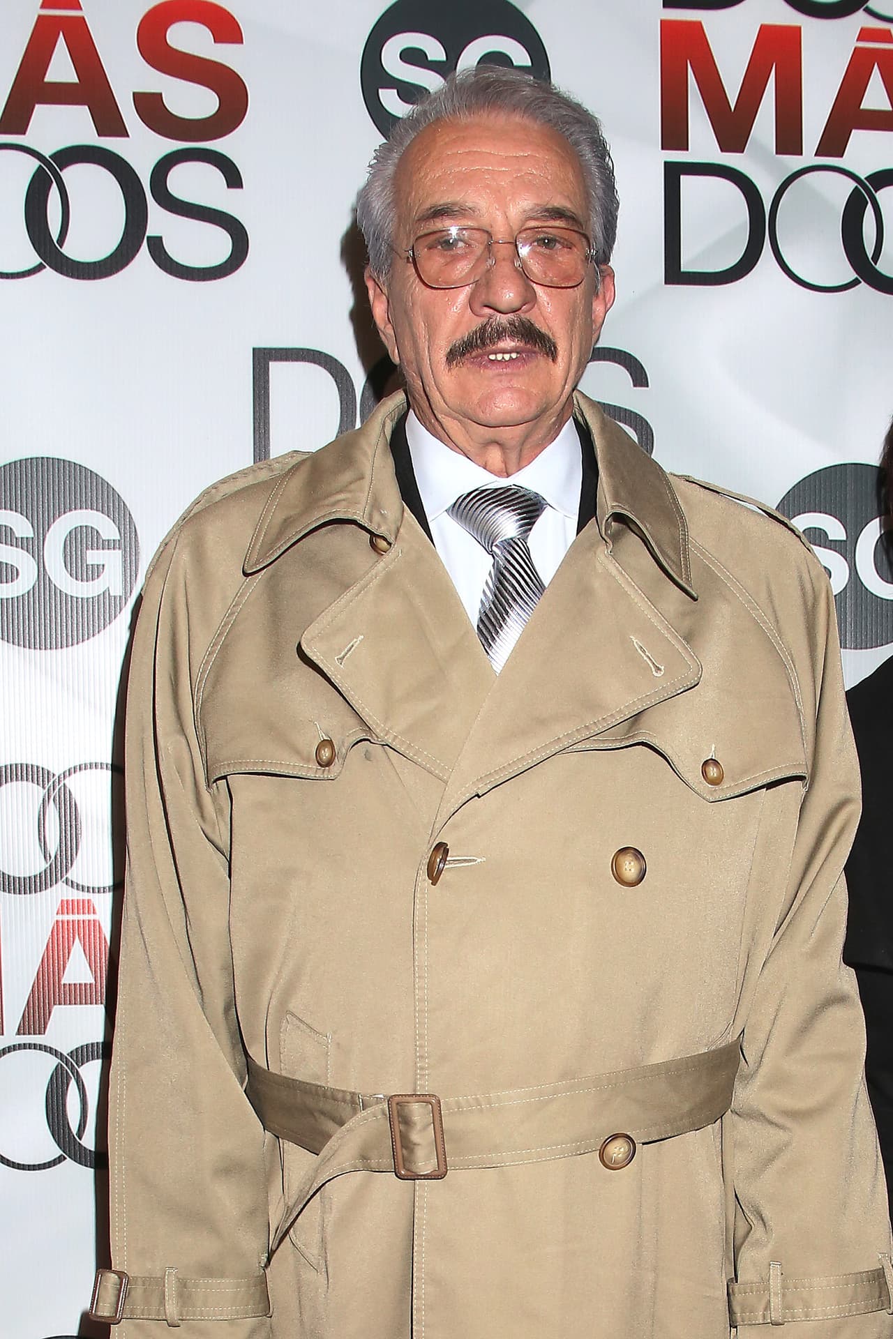 "
<b><a href="https://www.univision.com/famosos/la-muerte-los-sorprendio-en-el-escenario-cantante-argentino-se-suma-a-la-lista-de-famosos-que-mueren-en-pleno-show-video" target="_blank">Me daría mucho gusto morir en un escenario</a></b>, claro que sí", señaló el primer actor, quien formará parte de la obra de teatro 'La reina del sur'. De acuerdo con el periódico
<b><a href="https://www.eluniversal.com.mx/espectaculos/ivonne-montero-sube-al-trono-con-la-reina-del-sur" target="_blank">El Universal</a></b>, la puesta se estrenará el próximo 27 de septiembre en Puebla, México.