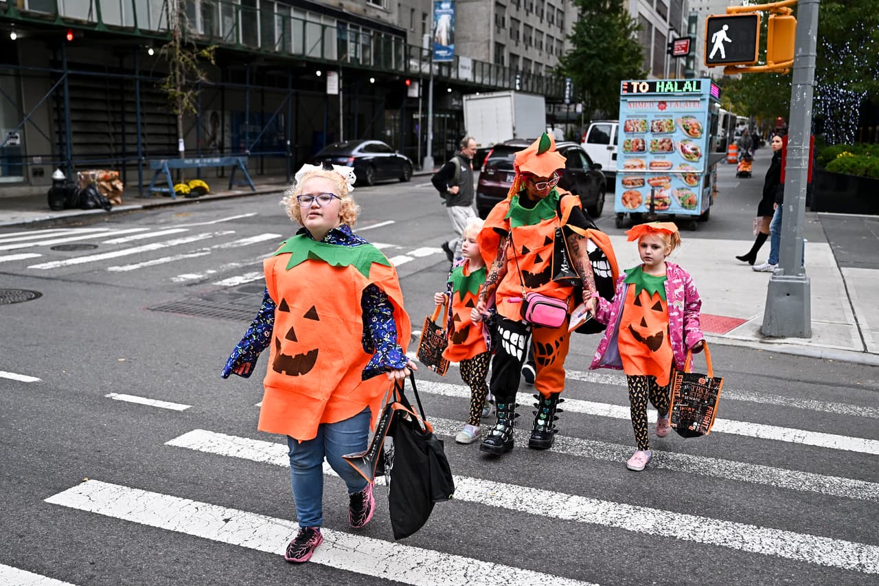 Seguir estos sencillos consejos puede ayudar a mantener a su hijo seguro y permitirle divertirse en las noches más aterradoras.