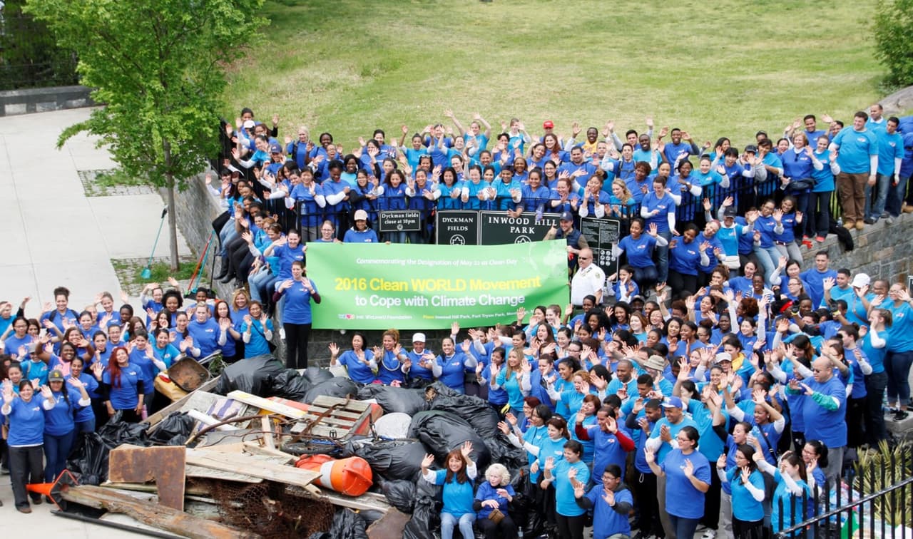 Voluntarios de toda la ciudad celebraron la protección los espacios verdes.