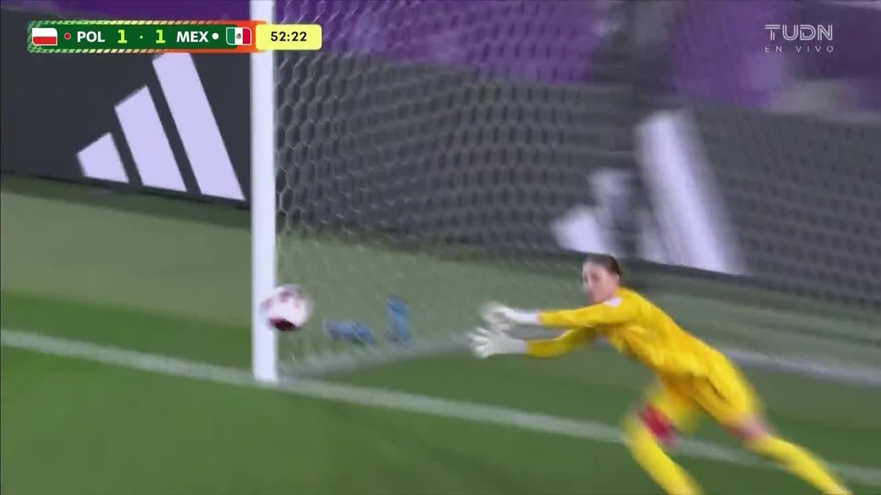 ¡Polonia se salva de un golazo de México en el segundo tiempo!