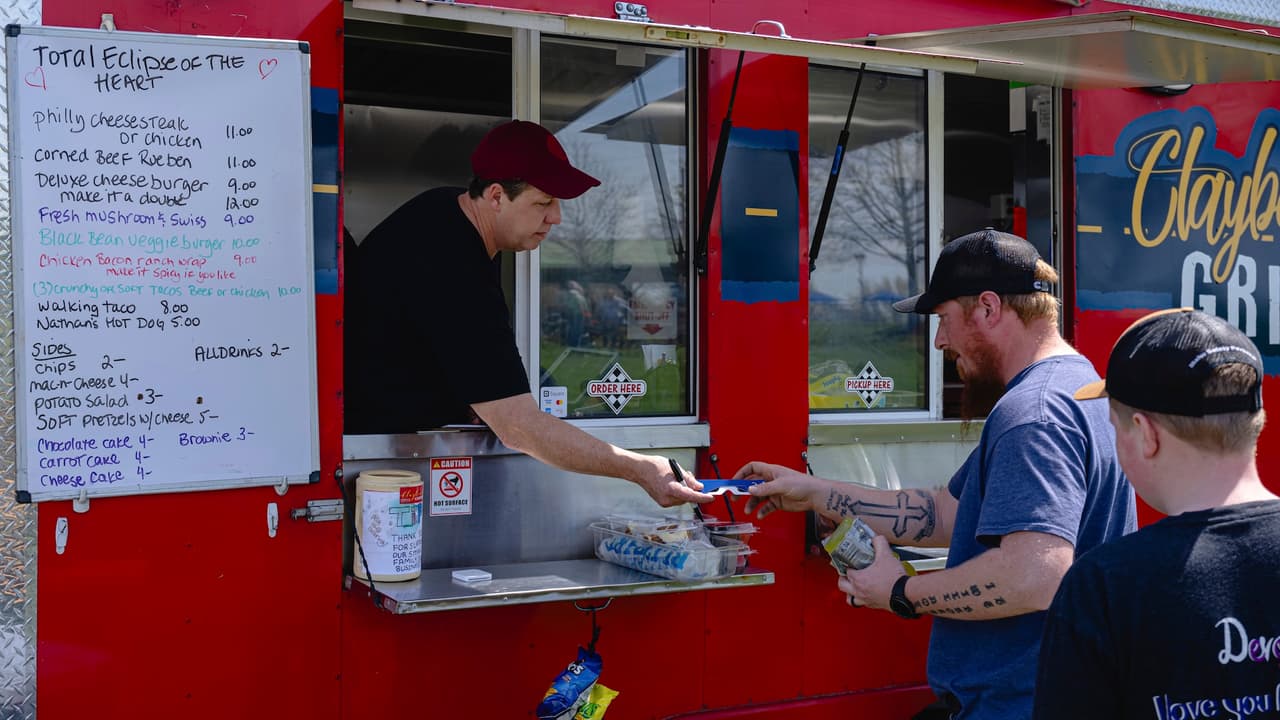 Propuesta para regular camiones de comida en Paterson desata protesta de vendedores