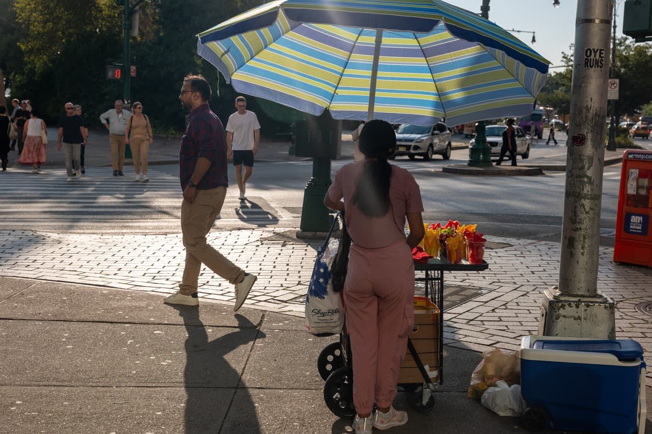 Una vendedora de frutas en Battery Park en Manhattan.