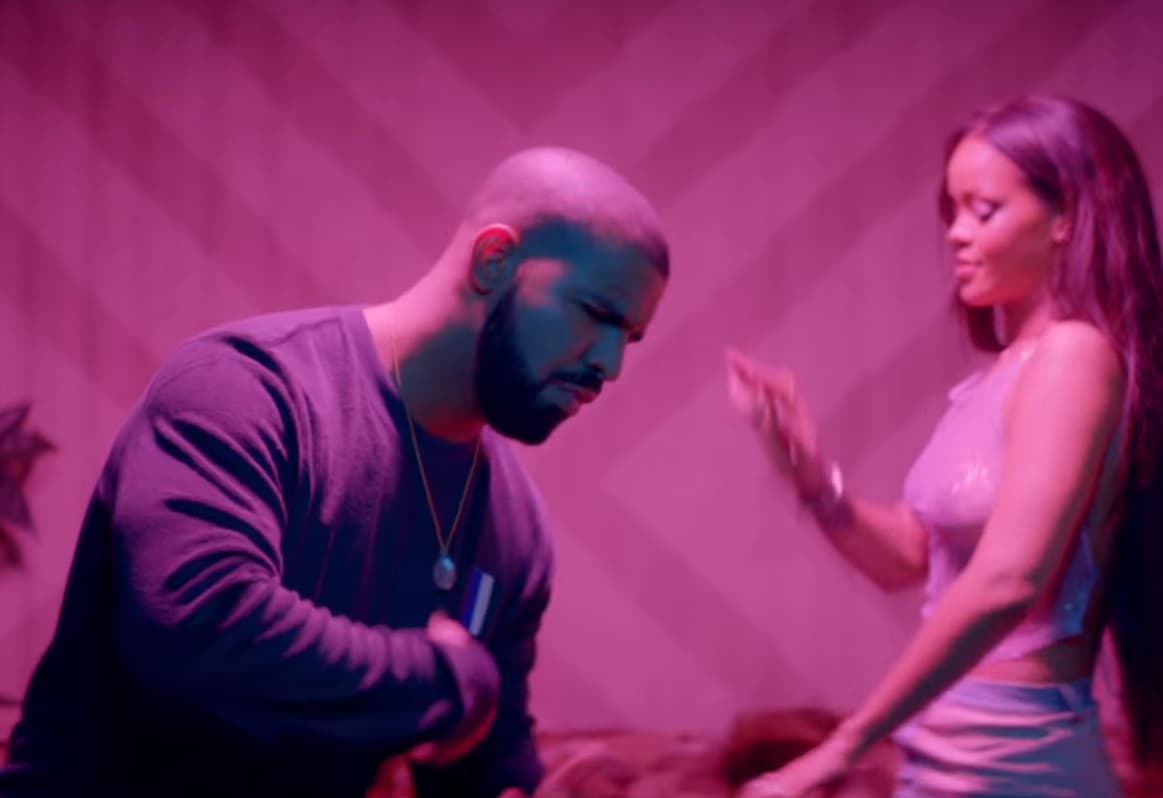 Drake parece muy interesado en el momento.