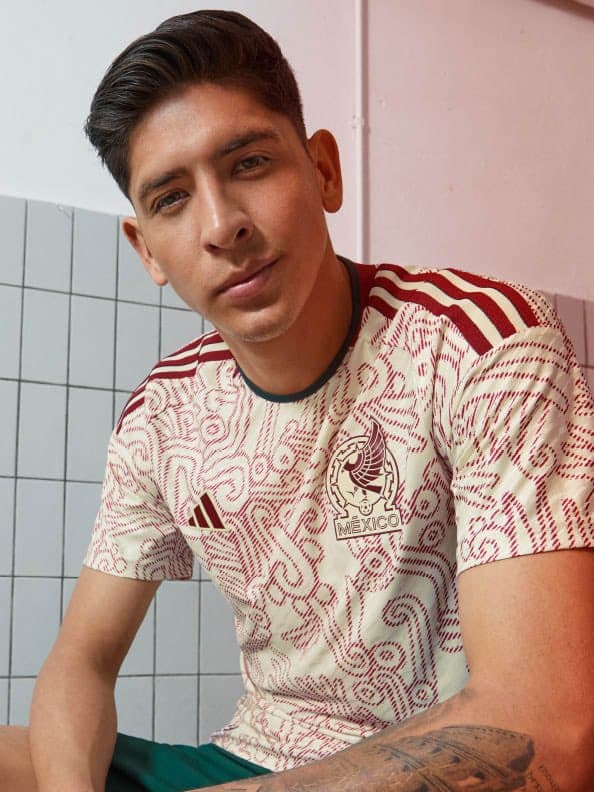 Este diseño que conjunta la tecnología con la historia de México en su cultura con tintes prehispánicos para la playera de visitante de México para el Mundial Qatar 2022 luce espectacular.