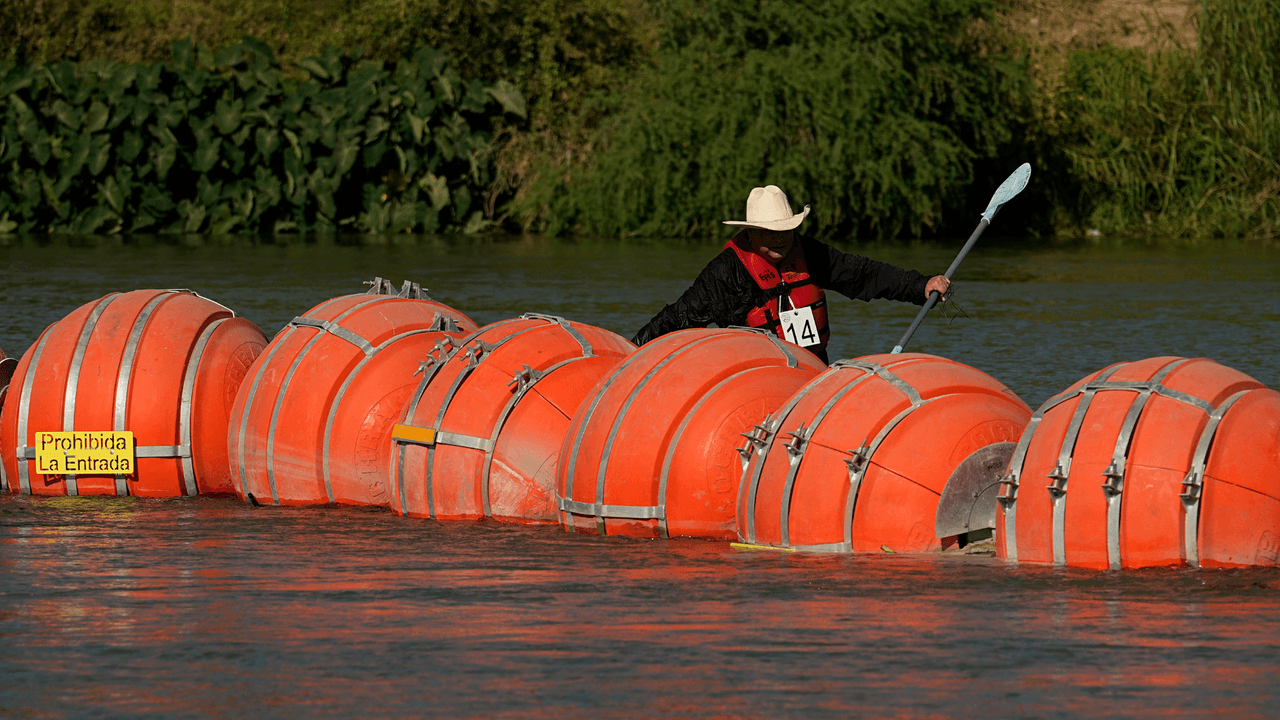 Triunfo temporal para Texas: corte de apelaciones permite mantener boyas en el Río Bravo